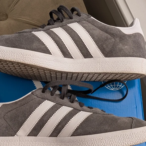 Adidas Gazelle Gray Sneakers MEN'S SIZE 7 - WOMEN'S SIZE 8 - Picture 7 of 10